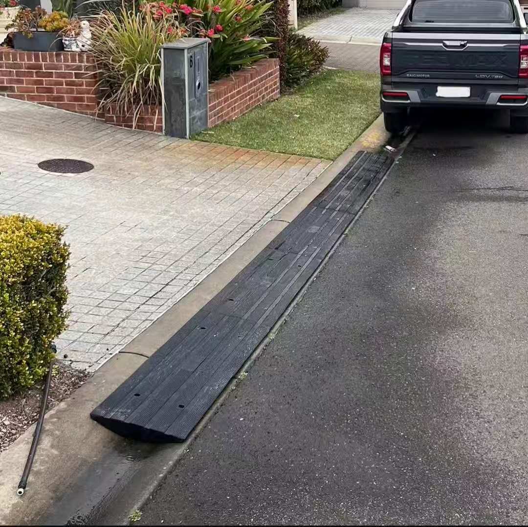 Rubber Driveway Gutter Ramp - 1.2m Black Strips