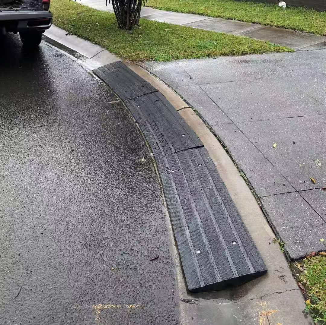 Rubber Driveway Gutter Ramp - 1.2m Black Strips
