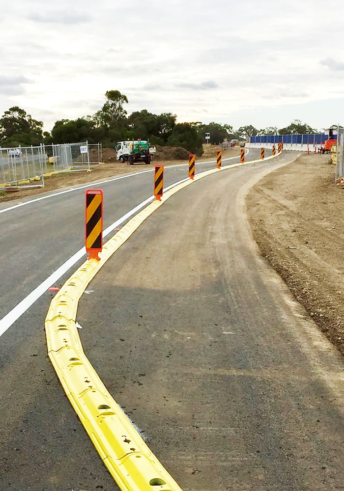 Traffic Lane Separator Kerb – Heavy-Duty Centre Module with Panel