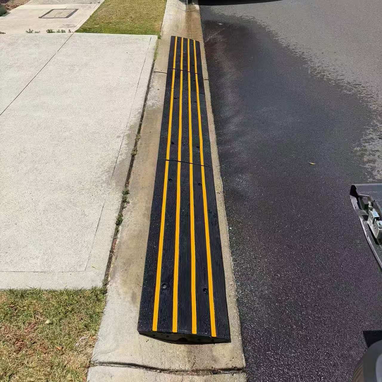 Driveway Kerb Ramp Rubber 1.2m Section